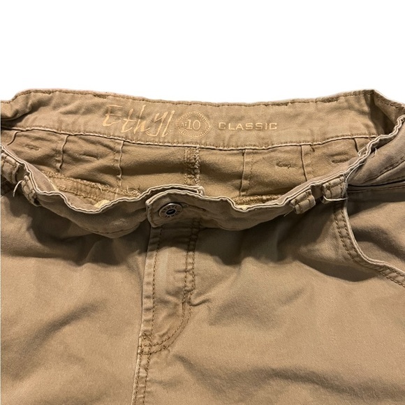 Ethyl Jeans Khaki Capris - Picture 4 of 6